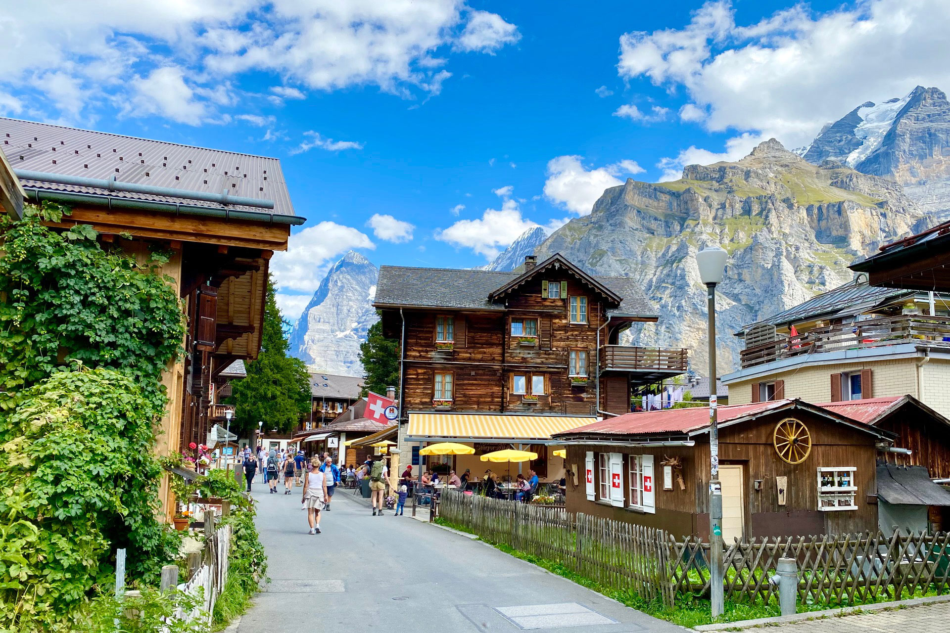 Best of Bernese Alps Private Day Tour: Visit of Lauterbrunnen, Mürren, Grindelwald, Interlaken in the Jungfrau Region (View on Eiger, Mönch and Jungfrau) (from Basel)