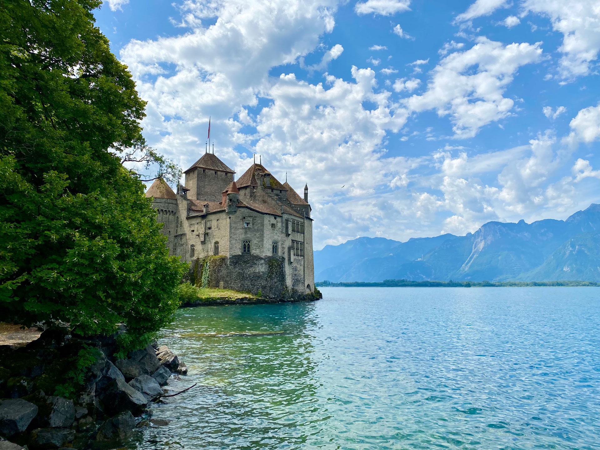 Western Switzerland 2 Days Private Tour – Between must-see places & hidden gems – Montreux, Vineyards & Grand Canyon of Switzerland (Lucerne)